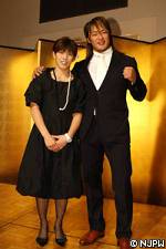 棚橋弘至選手が女子レスリングの吉田沙保里選手と対面 新日本プロレスリング