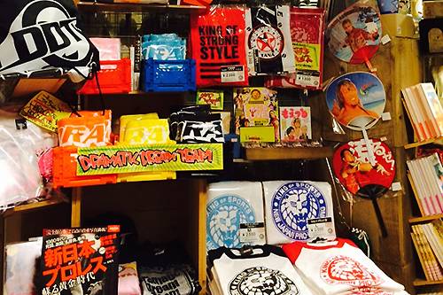 京都のファンに朗報!! 「VILLAGE VANGUARD」新京極店で新日本プロレス