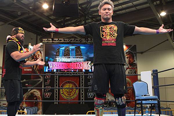 オカダが11月15日 火 マリーナ ベイ サンズ大会を発表 本間がガラガラ声でトークショー 田口が強行軍で緊急参戦 7月9日 土 C3 Charaexpo 新日本プロレスリング