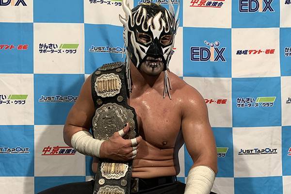 濃いピンク系統 【激レア】プロレス ディアブロフィギュア 直筆サイン